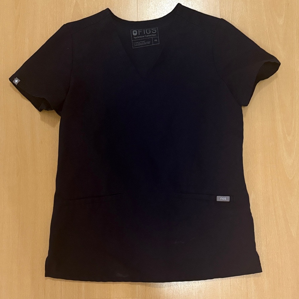 FIGS Women's Short Sleeve navy Tee